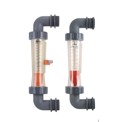 What is the function of the float design of the double-scale plastic flow meter?